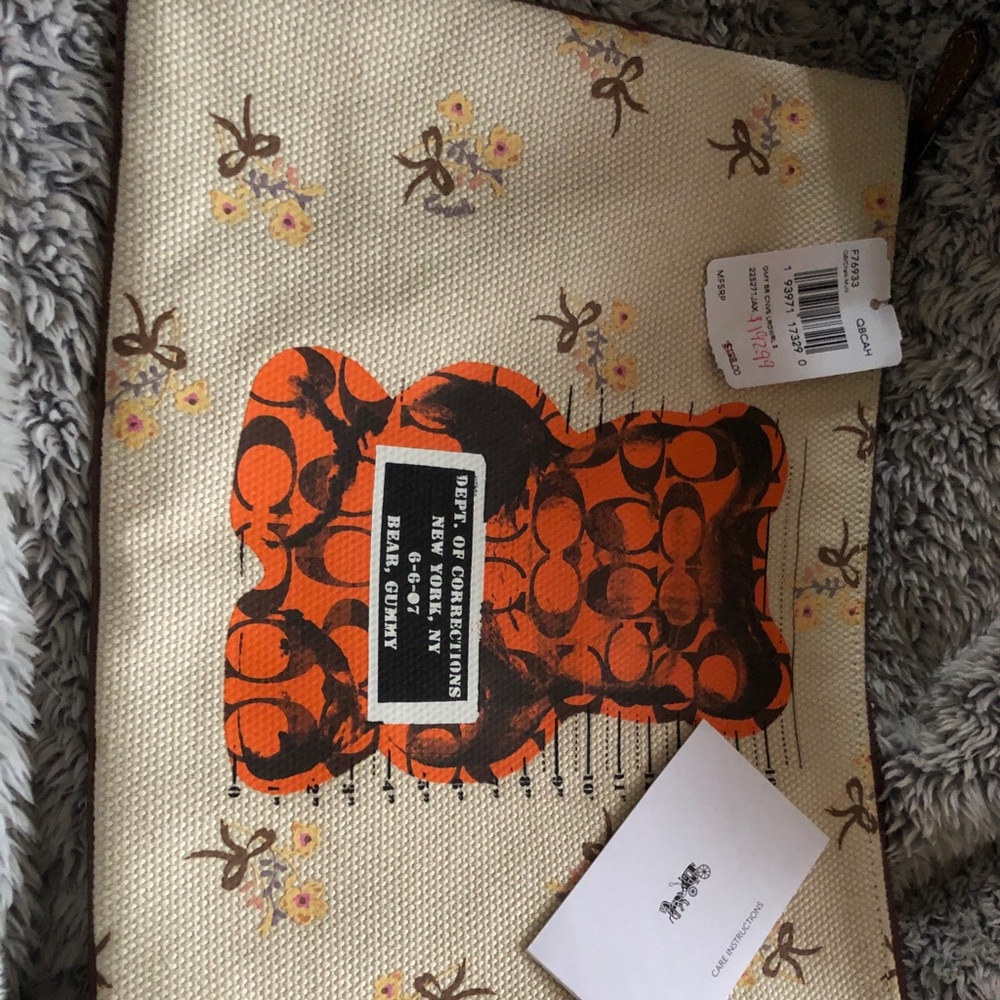 Authentic Coach NWT Purse/ Wristlet/ wallet